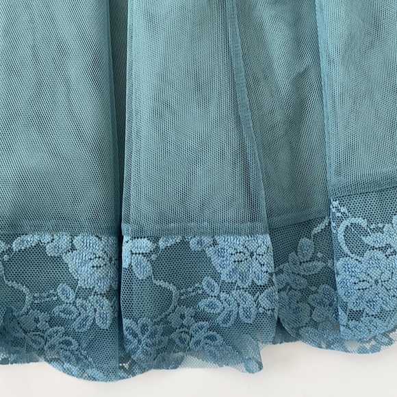 Weisman Two piece crop top and skirt - Picture 4 of 11